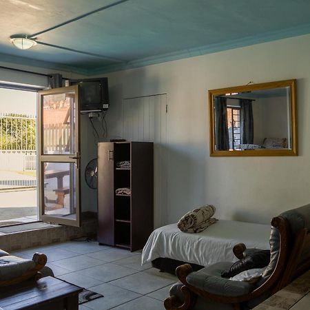 Tyday Accommodation Port Elizabeth Exterior foto